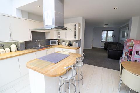 34 Birchfield, North Stifford, Grays, RM16 5UX