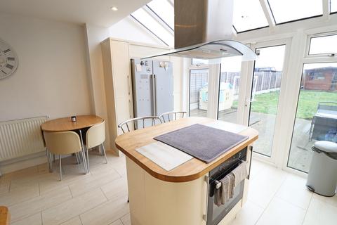 34 Birchfield, North Stifford, Grays, RM16 5UX