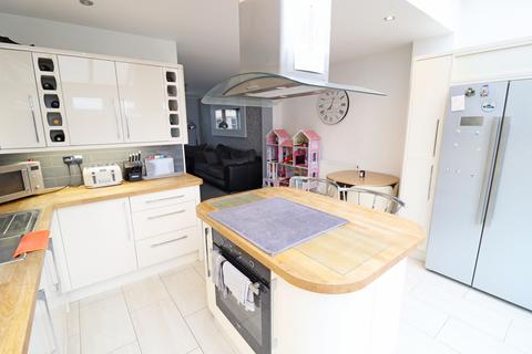 34 Birchfield, North Stifford, Grays, RM16 5UX
