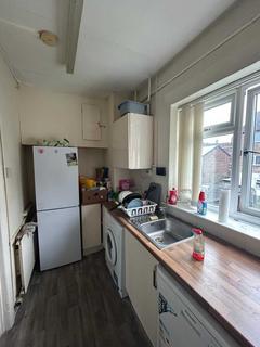 3 bedroom flat to rent, Hilltop Court, Manchester