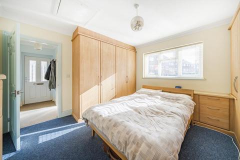 1 bedroom detached bungalow for sale, Lower Sunbury,  Surrey,  TW16