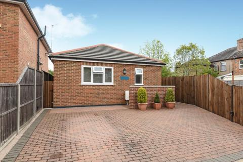 1 bedroom detached bungalow for sale, Lower Sunbury,  Surrey,  TW16