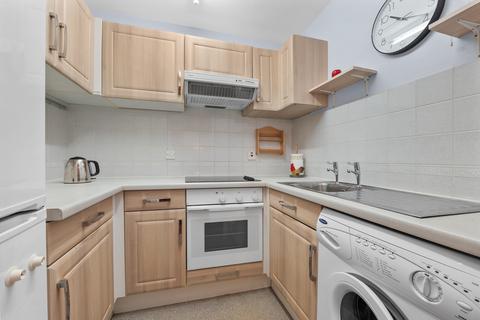 1 bedroom flat for sale - Magnolia Court, Victoria Road, Horley, Surrey, RH6