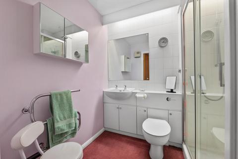 1 bedroom flat for sale, Magnolia Court, Victoria Road, Horley, Surrey, RH6