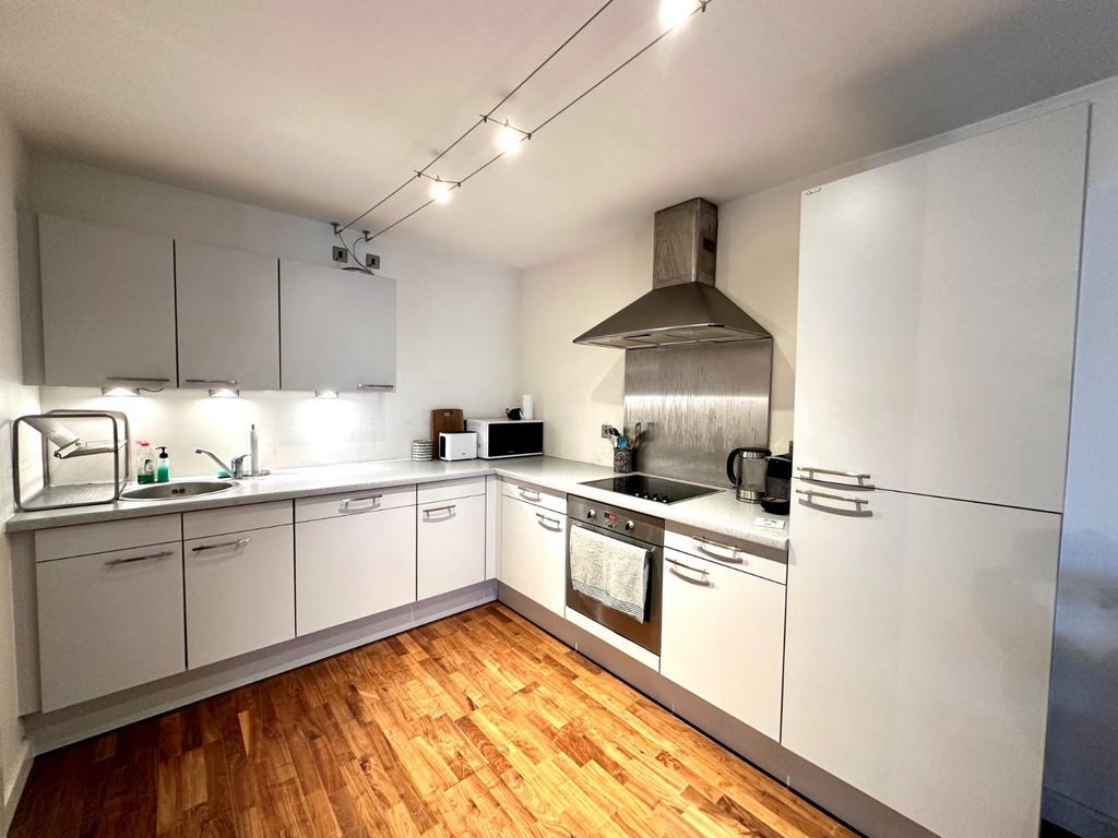 Prestwich, Manchester M25 1 bed flat to rent £900 pcm (£208 pw)