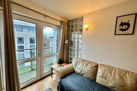 1 bedroom flat to rent, Longfield Centre, Manchester M25