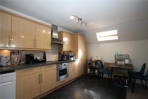 2 bedroom flat to rent, Kingston Road, Surrey KT19