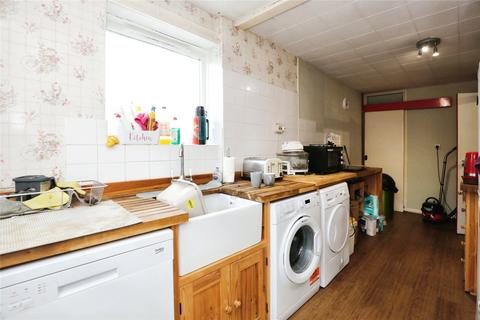 3 bedroom end of terrace house for sale - Benbow Close, Daventry, NN11