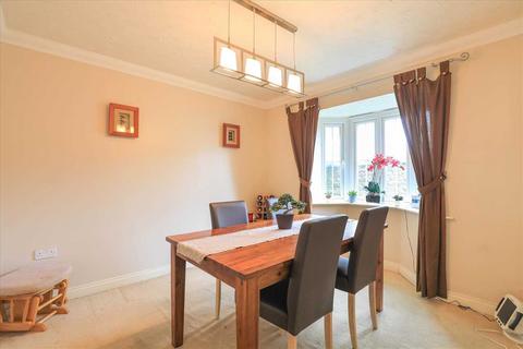 5 bedroom detached house for sale, Ivy Lane, Finedon