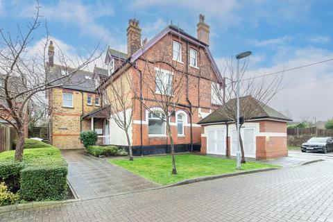 2 bedroom flat for sale - Copperfield House, Chequers Court, Rochester, Kent, ME3