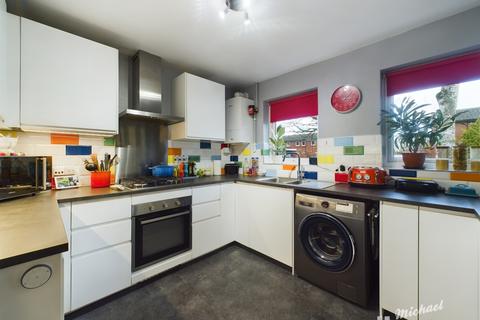 3 bedroom terraced house for sale, Tees Road, Aylesbury, Buckinghamshire