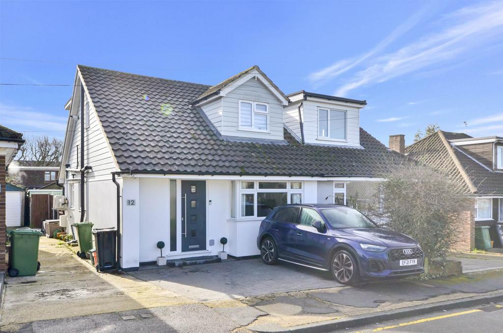 Bootham Close, Billericay 3 bed semidetached house for sale £545,000