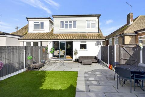 3 bedroom semi-detached house for sale, Bootham Close, Billericay
