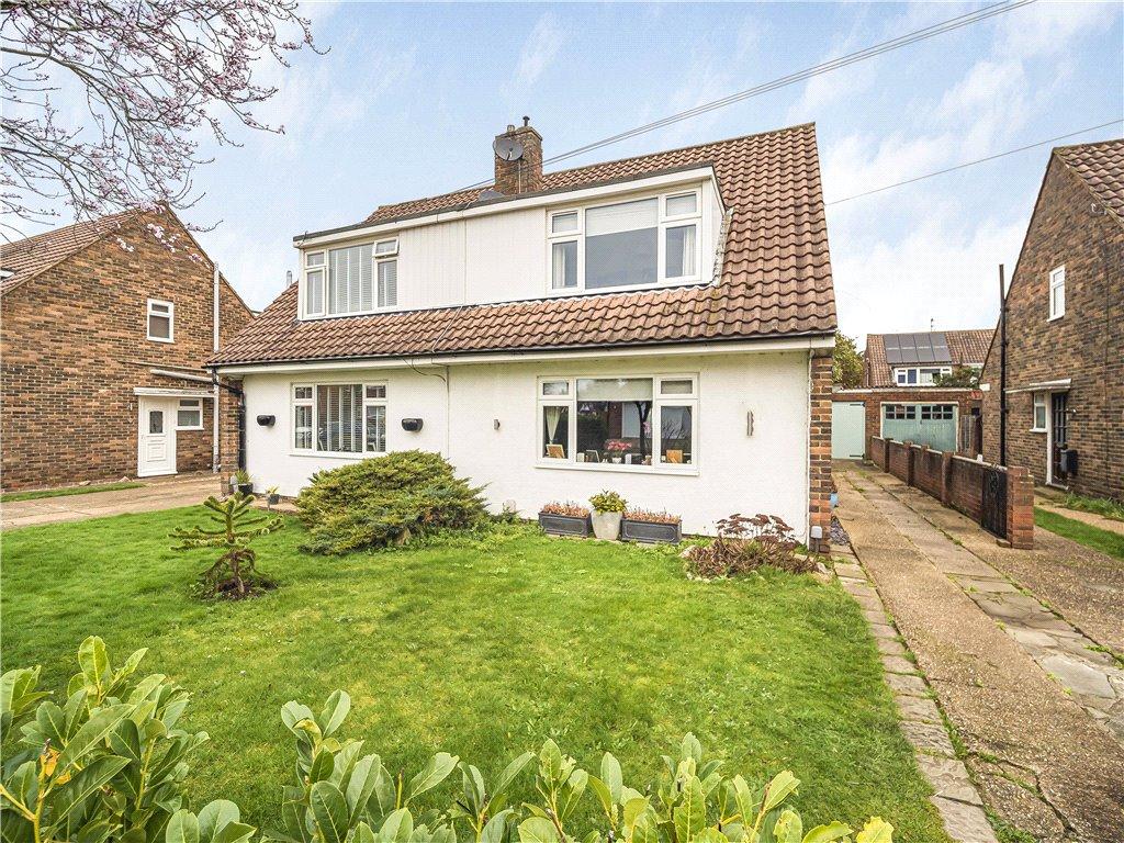 Scotts Avenue, SunburyonThames... 3 bed semidetached house £525,000