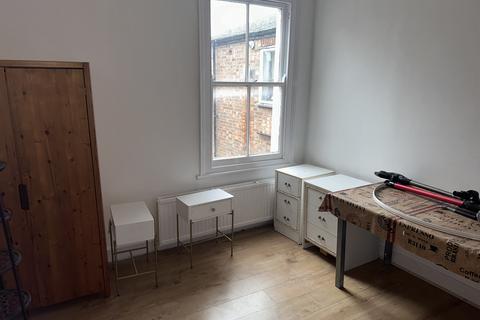 2 bedroom flat to rent, Chester Road, London N17