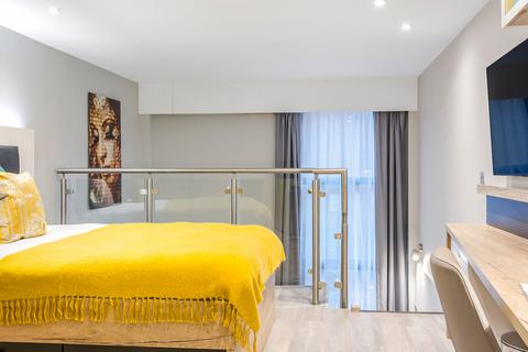 Beaumont Fee, Lincoln