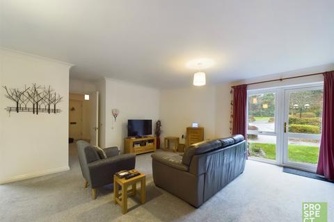 2 bedroom apartment for sale - Crescent Dale, Shoppenhangers Road, Maidenhead, Berkshire, SL6
