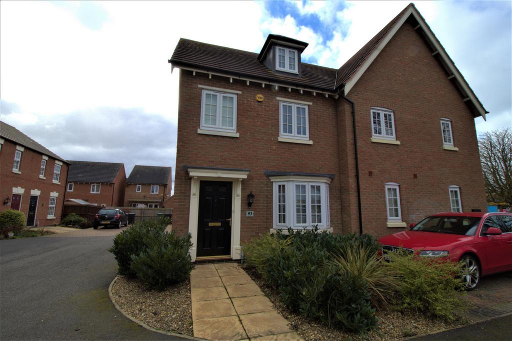 Charlotte Way, Peterborough PE3 3 bed semidetached house £1,200 pcm
