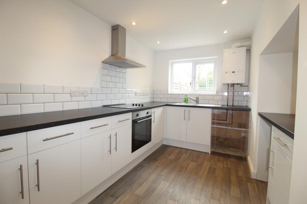 Mayors Walk, Peterborough PE3 3 bed terraced house to rent £925 pcm
