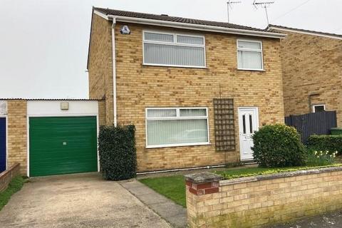 3 bedroom detached house to rent, Plover Road, Peterborough PE7