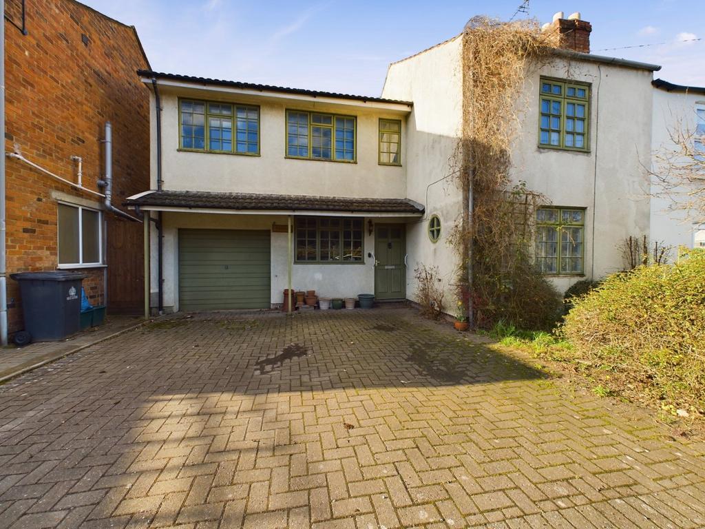 Reservoir Road, Gloucester, Gloucestershire, GL4 3 bed semidetached house for sale £325,000