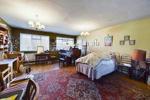 146 Reservoir Road, Gloucester, GL4 6SA