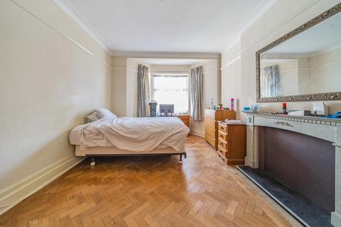 3 bedroom flat for sale, Haven Green, Ealing