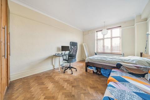 3 bedroom flat for sale, Haven Green, Ealing