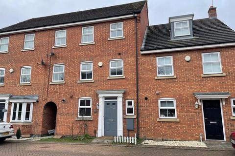 4 bedroom house to rent, Lyvelly Gardens, Peterborough PE1