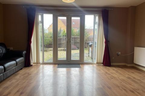 4 bedroom house to rent, Lyvelly Gardens, Peterborough PE1