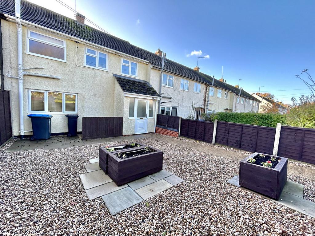 Meadow Close, Rugby, CV23 3 bed terraced house for sale £250,000