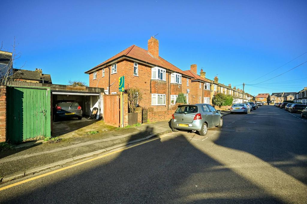 Grove lane, Kingston, Kingston upon... Garage for sale - £70,000