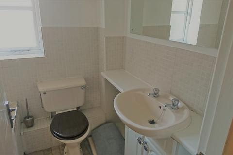 3 bedroom terraced house to rent, Lindisfarne Avenue, Stanney Oaks, Ellesmere Port, CH65