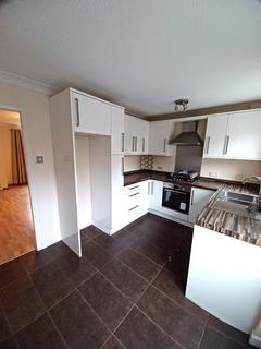 3 bedroom terraced house to rent, Lindisfarne Avenue, Stanney Oaks, Ellesmere Port, CH65