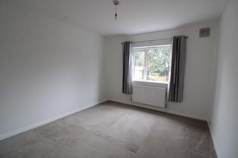 2 bedroom maisonette to rent, The Highlands, Potters Bar