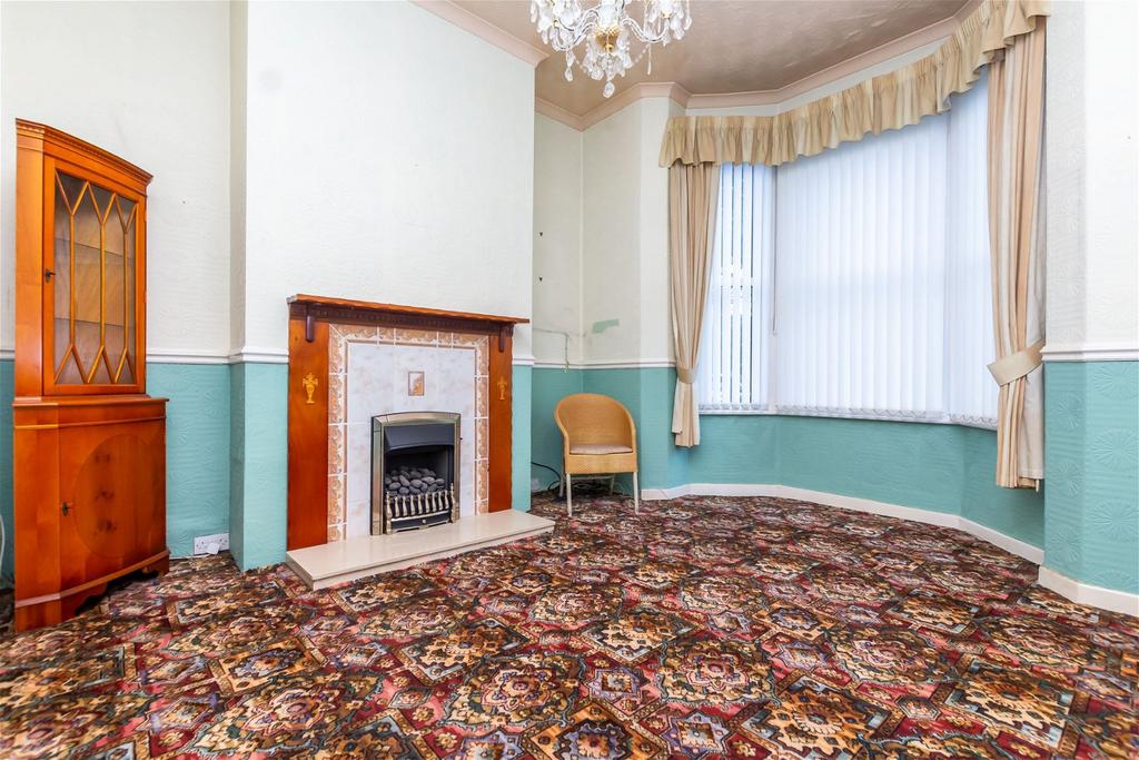 Olive Grove, Southport PR8 2 bed semidetached house £180,000