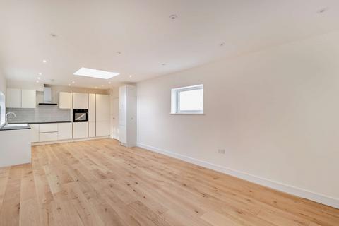 2 bedroom apartment for sale, Moss Lane, Pinner Village, HA5