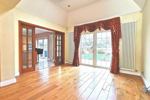 5 bedroom detached house to rent, Wendover Drive, London