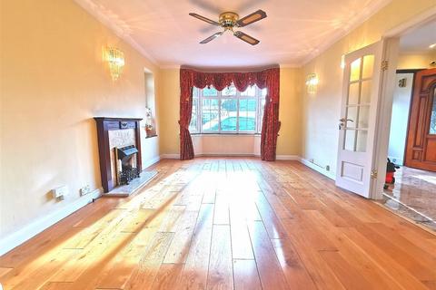 5 bedroom detached house to rent, Wendover Drive, London