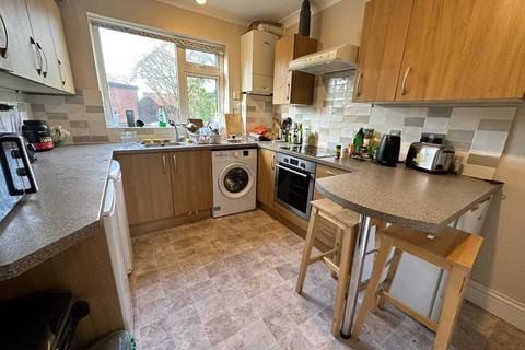4 bedroom semi-detached house to rent, Corie Road, Norwich