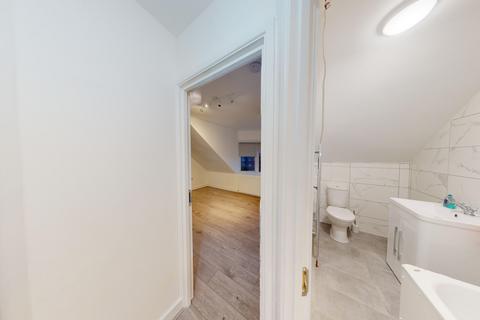 3 bedroom apartment to rent - Winchester Road, London, N9
