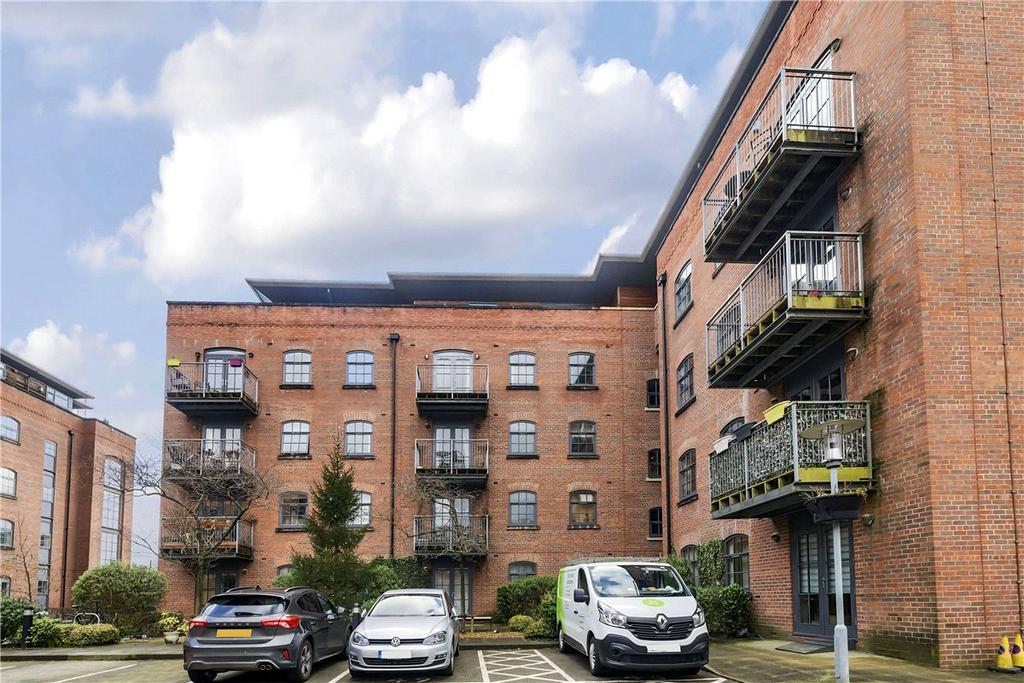 Chapeltown Street, Manchester... 1 bed apartment £950 pcm (£219 pw)