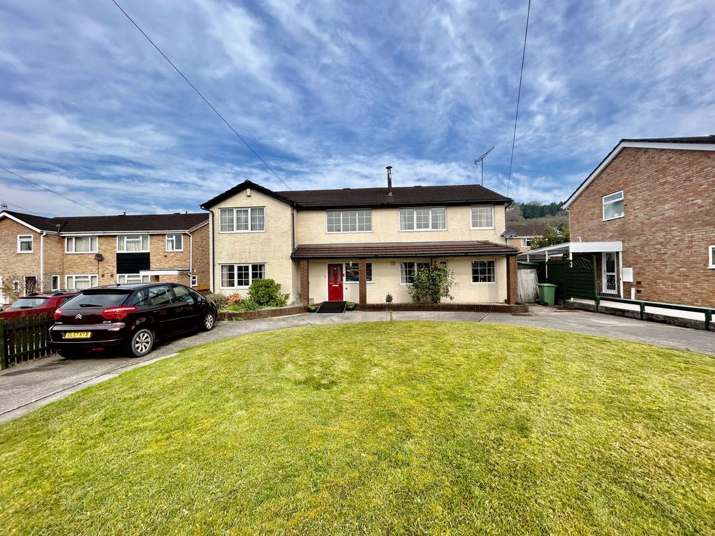 Llantrisant CF72 4 bed detached house £549,950