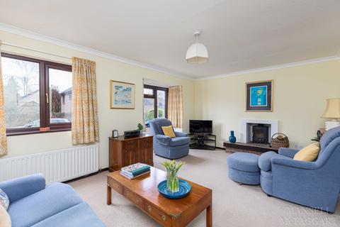 3 Edinburgh Way, East Grinstead, RH19 4RT