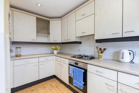 3 Edinburgh Way, East Grinstead, RH19 4RT