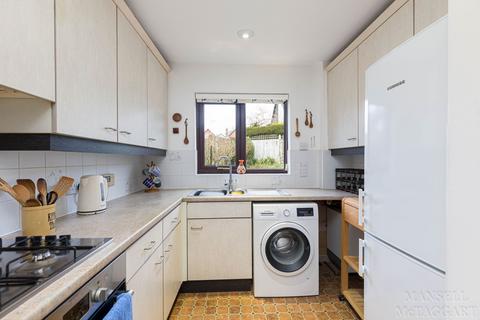 3 Edinburgh Way, East Grinstead, RH19 4RT