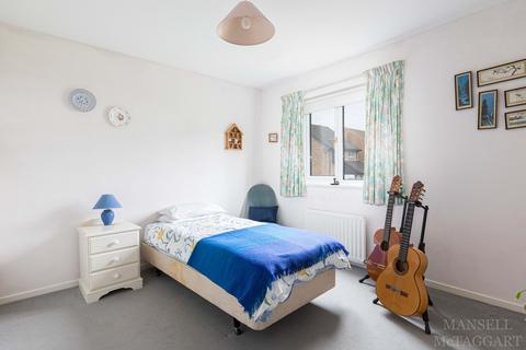 3 Edinburgh Way, East Grinstead, RH19 4RT