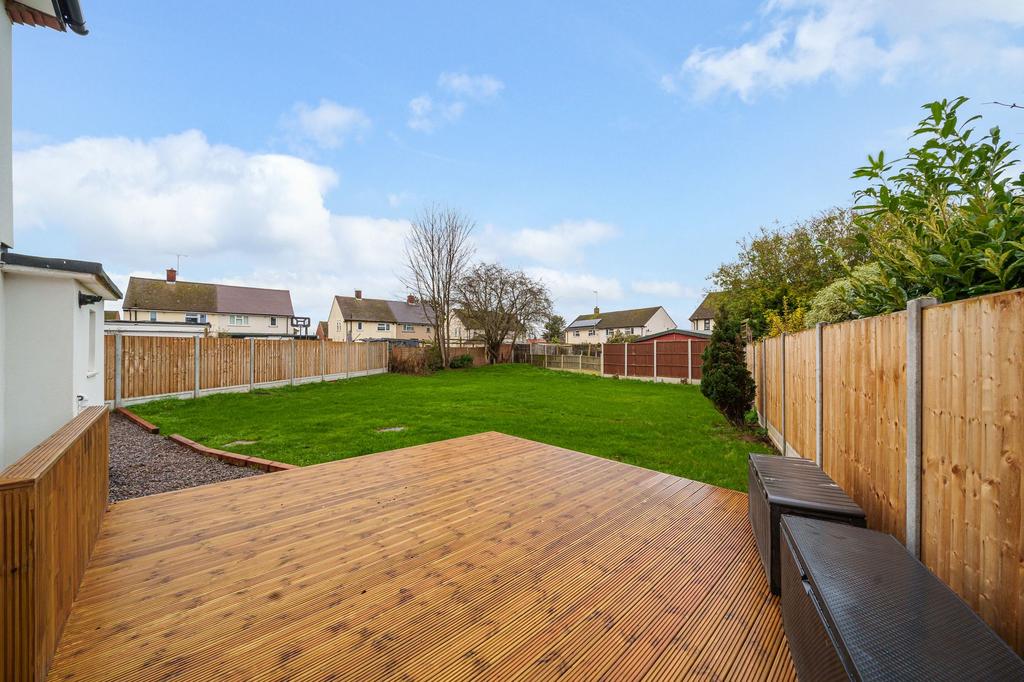 Tylney Avenue, Rochford, SS4 3 bed semidetached house for sale £350,000