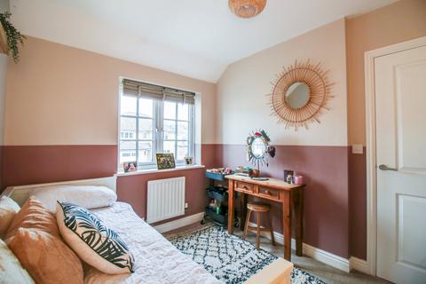 3 Bletchley Way, Horsforth, Leeds, LS18 4FZ