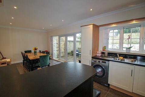Greenside Lodge Greenside, Rotherham, S61 4PT